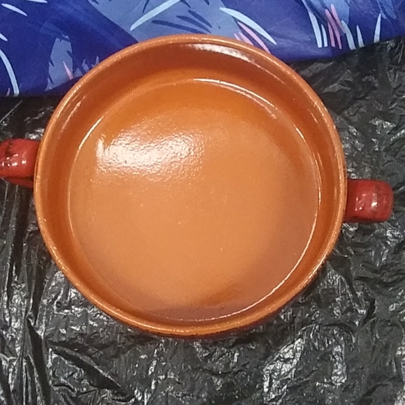 De Silva Two Handled Red Covered Terracotta Pottery Bowl - Picture 4 of 7